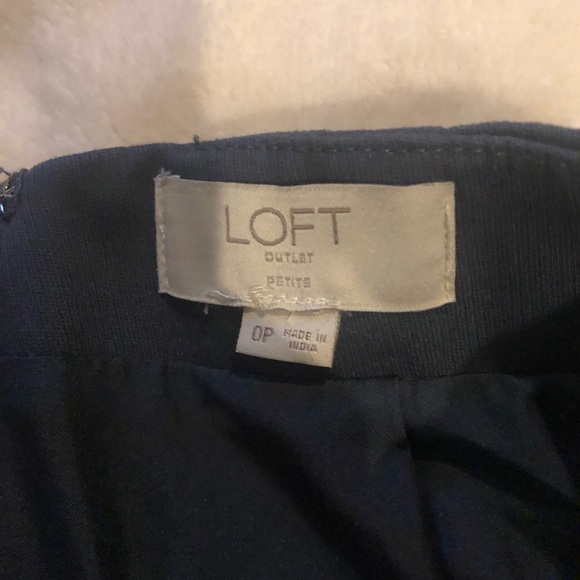 Navy blue skirt with double zipper on front - Picture 4 of 8